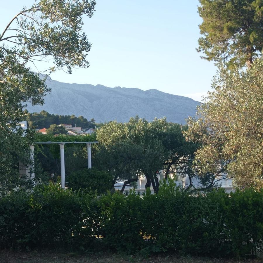 My Mediterranean Villa With Huge Garden And Own Parking Lumbarda Exterior photo